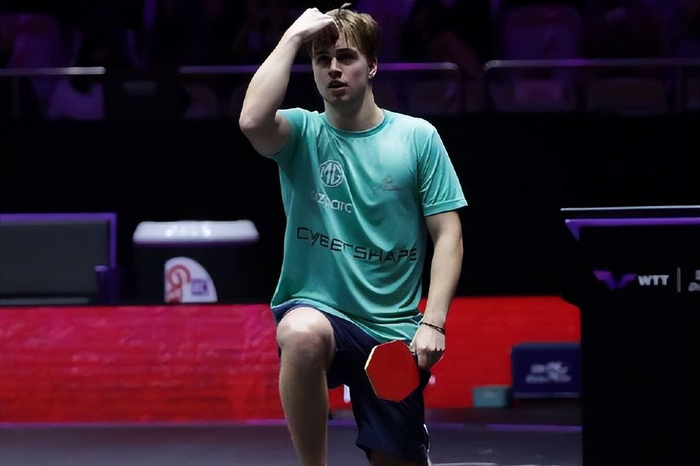 赛首胜的背 赛首胜的背